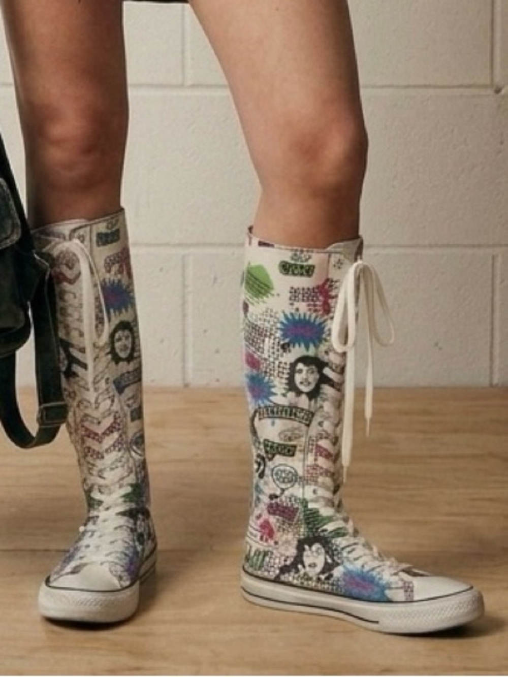 Vintage Airwalk knee high graffiti tennis shoes lace ups Retro Y2K women’s 8.5